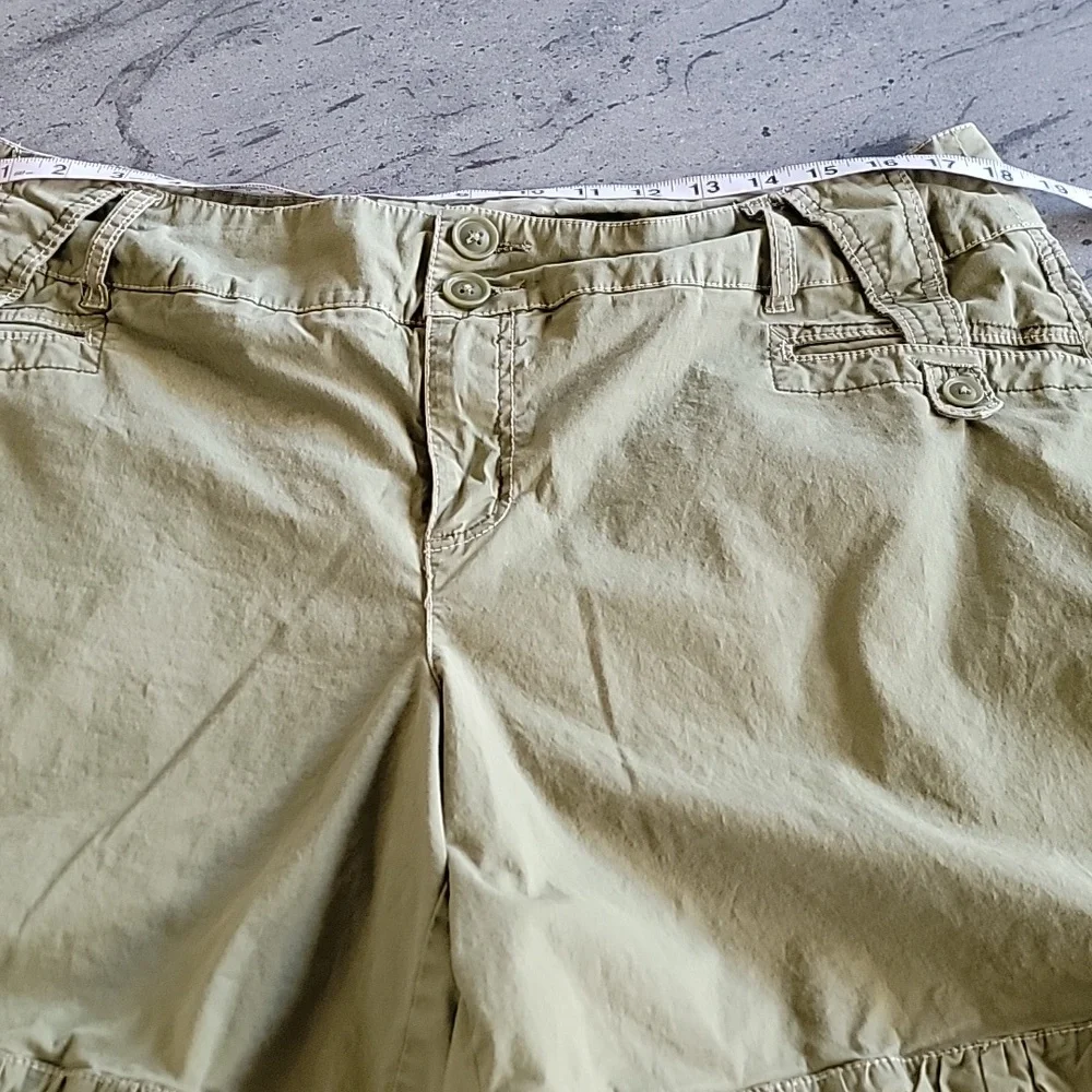 LANE BRYANT Shorts w/ Stylish Belt Loop Design Green size 16 - Picture 10 of 12
